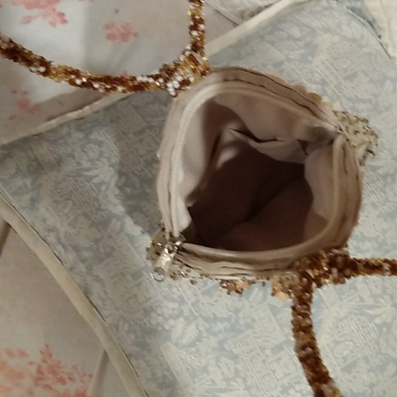 Small, white - Picture 2 of 4